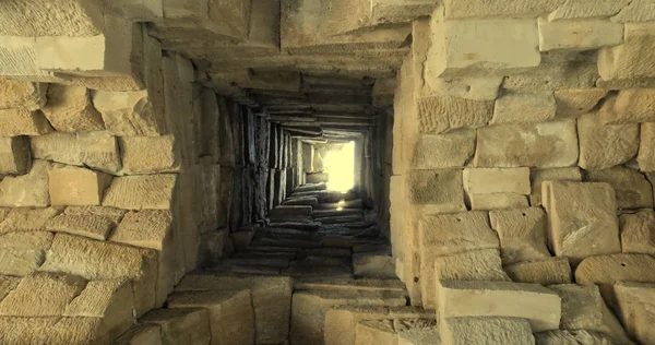 Pozo Muy Antiguo Albañilería Luz Final Del Túnel Contexto —  Fotos de Stock