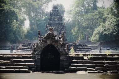 Baray yakınlarında küçük bir sığınak. Neak Pean.