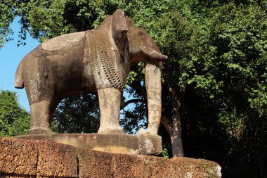 Doğu Mebon tapınağında fil heykeli. Angkor, Kamboçya.