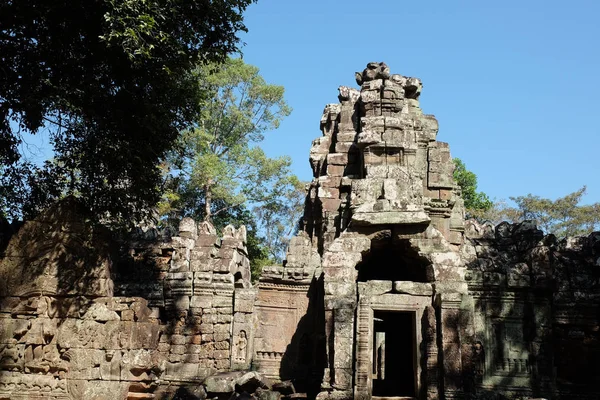 森林中的古高棉寺庙 破旧的建筑纪念碑 旅游景点 — 图库照片