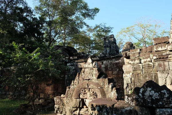Древняя Каменная Стена Украшенная Барельефом Средневековые Руины Камбоджи — стоковое фото