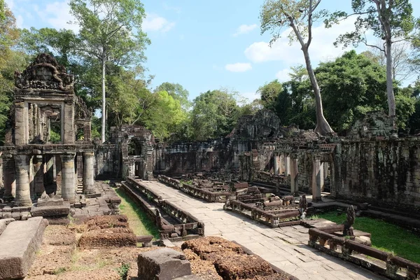 柬埔寨丛林中古老的柏阿汗神庙建筑群的废墟 — 图库照片