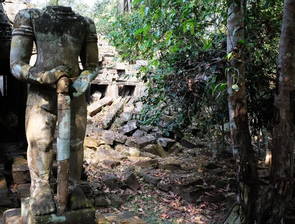 Středověká Kamenná Socha Bezhlavé Muže Starověké Zříceniny Kambodži — Stock fotografie