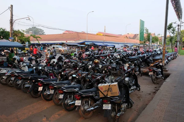 Siem Reap Cambodja December 2018 Een Groot Aantal Bromfietsen Parkeerplaats — Stockfoto