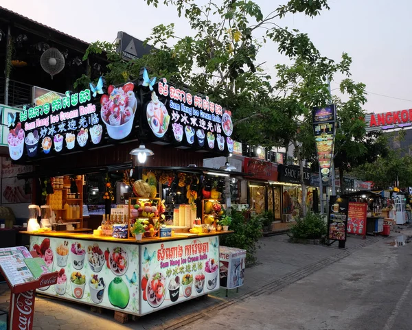 Siem Reap Kamboçya Aralık 2018 Renkli Tezgah Meyve Dondurma Satıyor — Stok fotoğraf