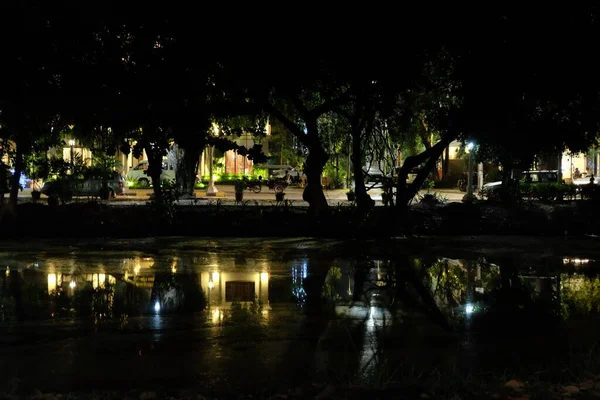 Light Street Lamps Reflects Surface Water Night Night Landscape — Stock Photo, Image
