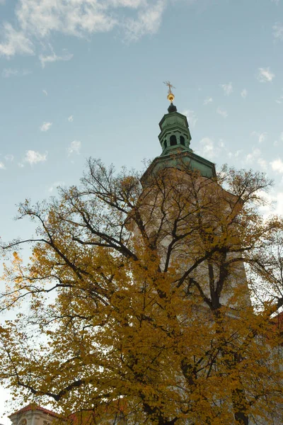 Gelber Herbstbaum Neben Dem Strahov Kloster Prag — Stockfoto