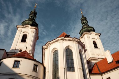 Prag 'daki Strahov Manastırı, Çek mimarisinin bir anıtı. En eski manastır Premonstrant Keşişleri Tarikatı 'dır..