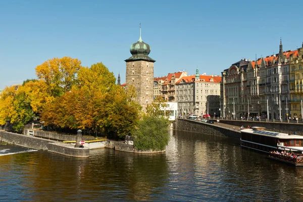 Ancient Tower River Bank Fall Autumn Prague Landscape — Stock Photo, Image