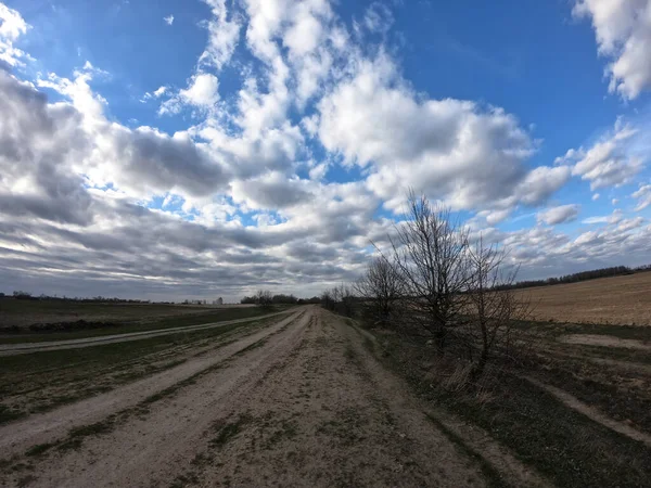 Schotterpiste Zwischen Den Feldern Einem Sonnigen Tag Landschaft — Stockfoto