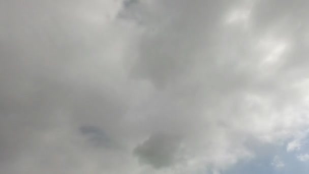 Nuages sur le ciel nuageux. Ciel nuageux. Temps écoulé.