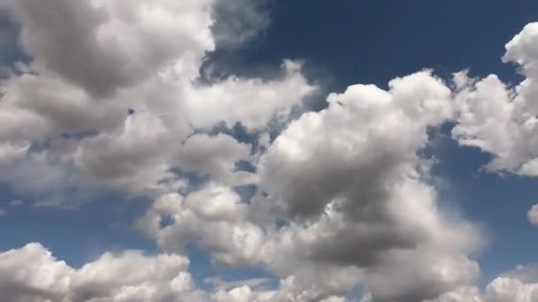 青空に雲 タイムラプスだ 加速ビデオ — ストック動画