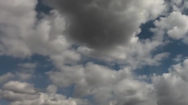 Chmury Błękitnym Niebie Czas Ucieka Przyspieszone Wideo — Wideo stockowe