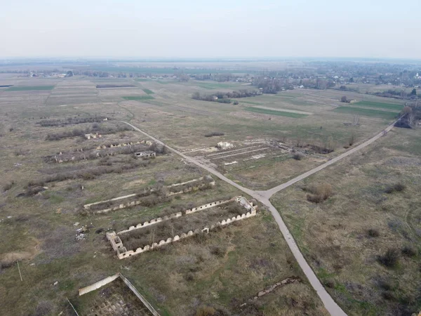 被毁的农业建筑 空中景观 被遗弃的畜牧场 — 图库照片
