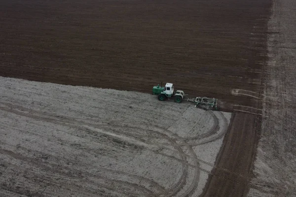 Trator Arado Campo Vista Aérea Paisagem Agrícola — Fotografia de Stock