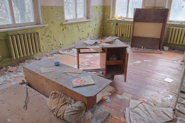 Ένα Εγκαταλελειμμένο Νηπιαγωγείο Στη Ζώνη Αποκλεισμού Του Τσερνομπίλ Παλιά Έπιπλα — Φωτογραφία Αρχείου