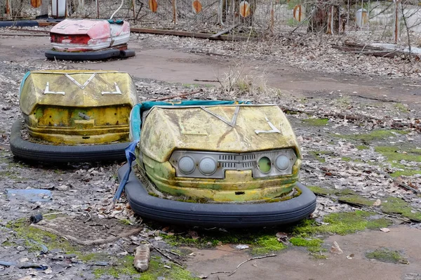 Voitures Dans Parc Attractions Abandonné Pripyat Rusty Attractions Désertes — Photo