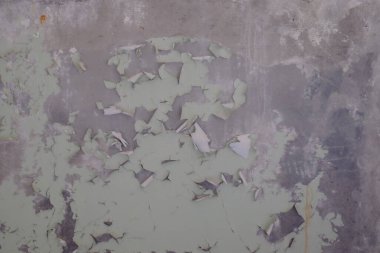 Beton bir duvardaki boyayı soymak. Sert duvar. Eski beton doku.