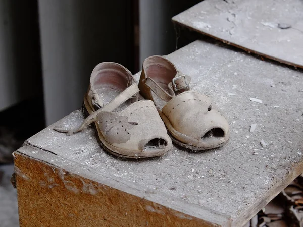 Sandalias Para Niños Pequeños Jardín Infancia Abandonado Pripyat Zapatos Para — Foto de Stock