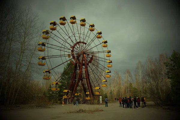 Pripyat Ukraine Mars 2020 Touristes Près Célèbre Grande Roue Dans — Photo