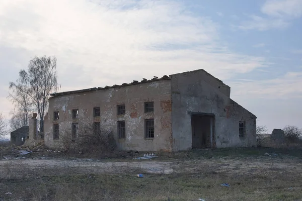 Een Verlaten Industrieel Gebouw Een Boerderij Onderneming Oekraïne Avondlandschap — Stockfoto