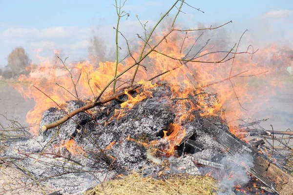 Big Bonfire Open Air Pile Ash Burnt Boards Branches Hot — Stock Photo, Image