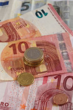 Euro sikke ve banknot görünümünden kapat