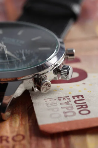 Dinheiro Notas Euro Com Relógios Pulso Tempo Dinheiro Brexit — Fotografia de Stock