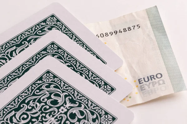 Jugando Las Cartas Dinero Euros Sobre Fondo Blanco Concepto Ganar — Foto de Stock