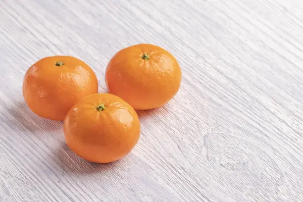 Érett Marokkói Tangerine Egy Fehér Fából Készült Asztal Szöveg Másol — Stock Fotó