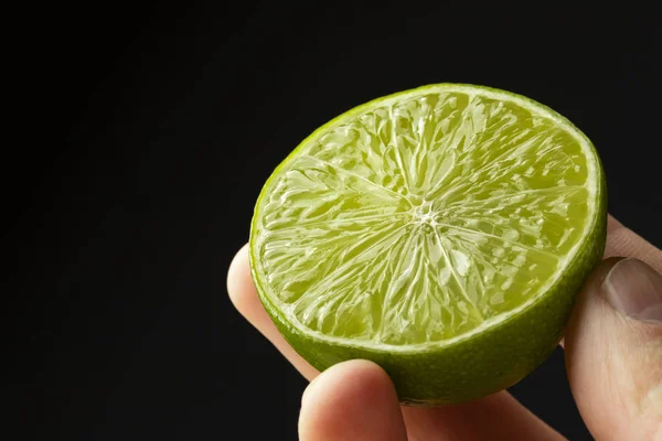 Half lime in the hand of a man. — Stock Photo, Image