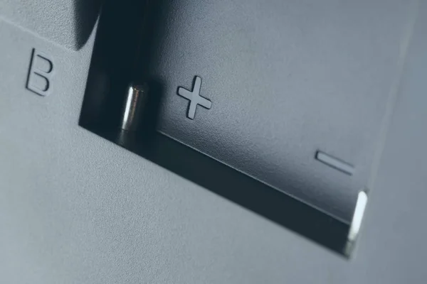 Plastik siyah kasada pil için konektörün parlak kontaklar