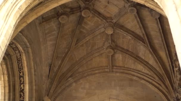 Ceiling patterns of the dome at the entrance to the Catedral — Stock Video