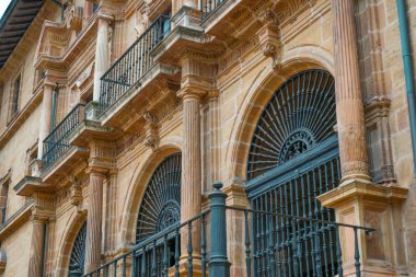 Oviedo, İspanya - 27.09.2019 şehir merkezinde ki Benedictine Manastırı San Pelayo Manastırı