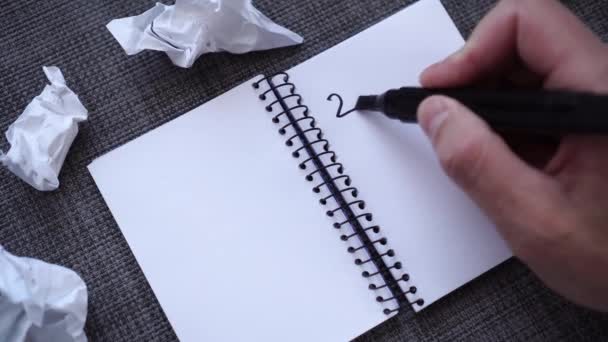 Male Hand Writes 2020 Goals Notebook Gray Textured Table Surface — ストック動画
