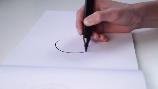 Hand Teenager Draws Felt Tip Pen White Blank Sheet Album — ストック動画