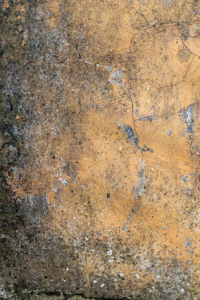 Стара Оштукатурена Пліснява Стіна Лущенням Тріщинами Абстрактний Фон Вертикальний Перегляд — стокове фото