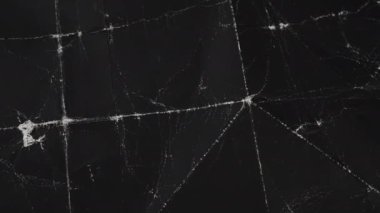 Kırışık, eski, buruşuk kağıt. Tozlu karton ambalaj.