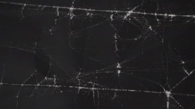 Kırışık ve buruşuk kıvrımlı buruşuk siyah karton. Eski ambalajlı kağıt. Soyut dramatik arkaplan