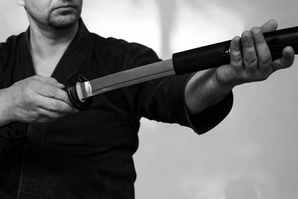 Yakuza con in mano la spada katana — Foto Stock