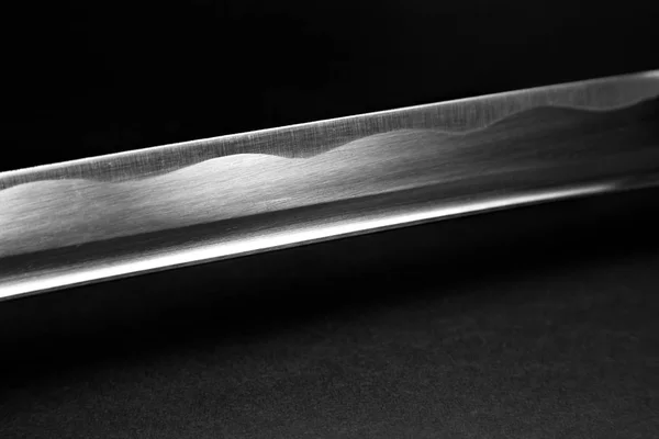 Lâmina afiada de uma espada katana japonesa — Fotografia de Stock