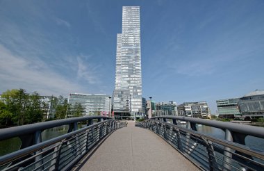 Mediapark 'ta Koelnturm Köprüsü