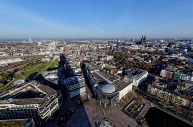 Köln, Almanya - 24 Mart 2017: Şehir manzarası kolonya arteryal görünümü