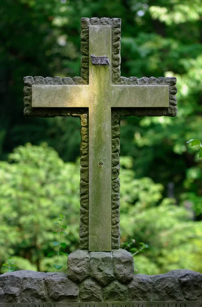 在墓地上十字架 — 图库照片
