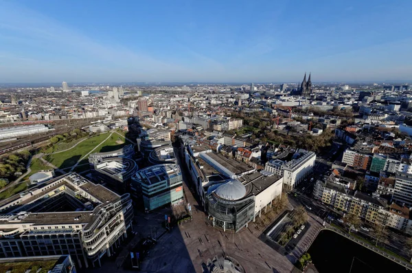 Köln, Almanya - 24 Mart 2017: Şehir manzarası kolonya arteryal görünümü