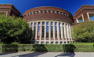 Duesseldorf, Almanya - Rheinterrassen Tarihi Etkinlik Binası