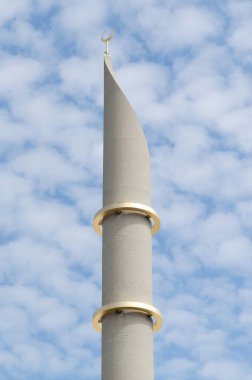 Kolonya camisinin minaresi.