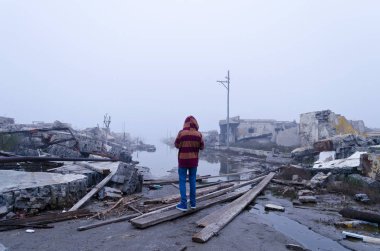 Çocuk Epecuen, Buenos Aires, Arjantin yılında sel izlemek