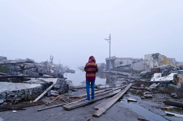 Boy Kijken Van Overstroming Epecuen Buenos Aires Argentinië — Stockfoto