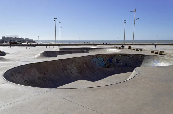 skatepark havuzda